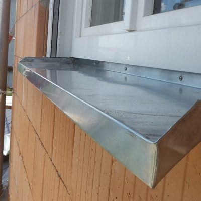 Fensterblech mit gerader Tropfkante